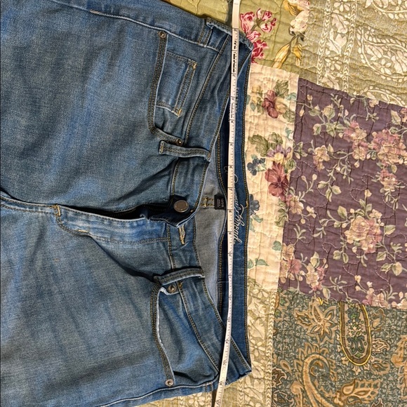 Universal Thread Distressed Light Blue Jean Shorts - Picture 4 of 5